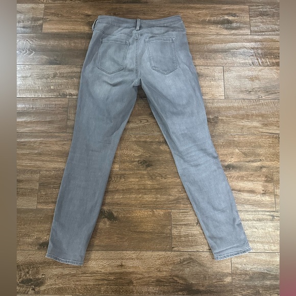 ATHLETA Sculptek Skinny Grey Wash Jeans, 6 Stretch Grey Jeans - Picture 6 of 16